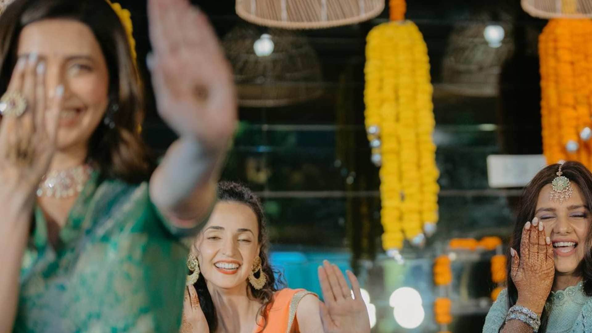 Dalljiet Kaur danced with friends in Sangeet Night Nikhil also made a splash