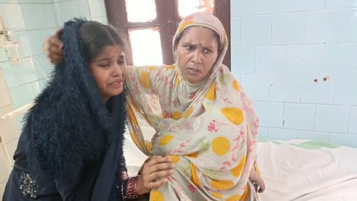 Eight month old girl slipped from sick mother's hand and fell on road in Siwan, died while taken to hospital