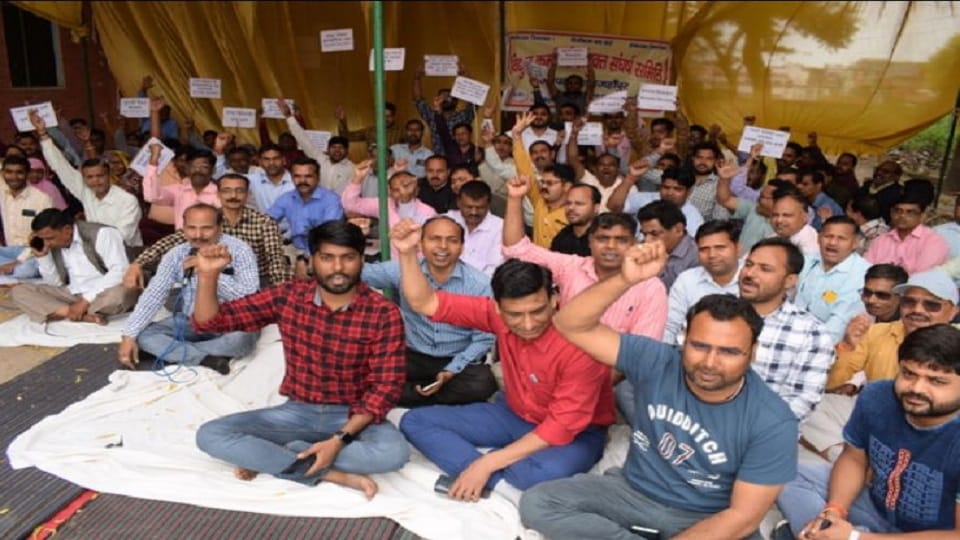 Electricity supply shut down due to strike by electricity workers in Shahjahanpur