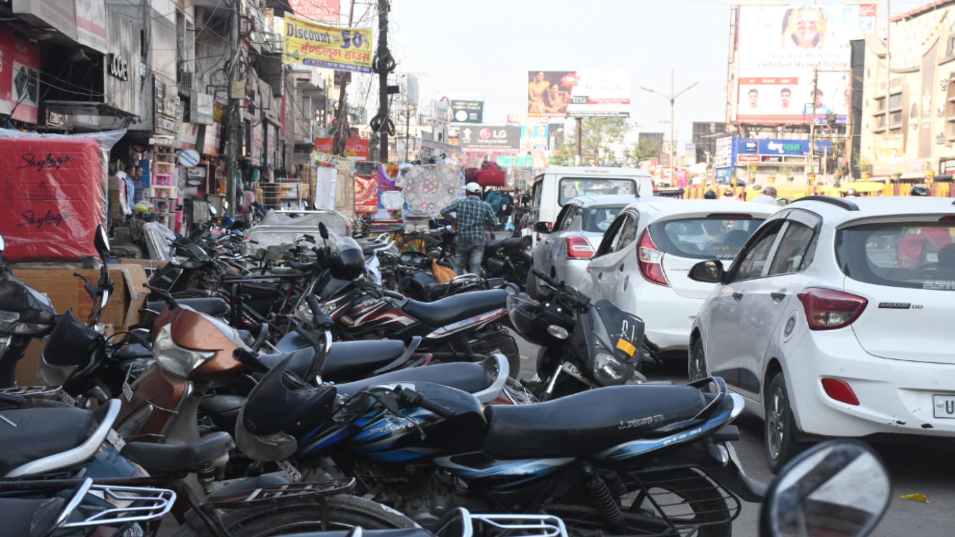 Gorakhpur city road very wide but traffic jam permanent