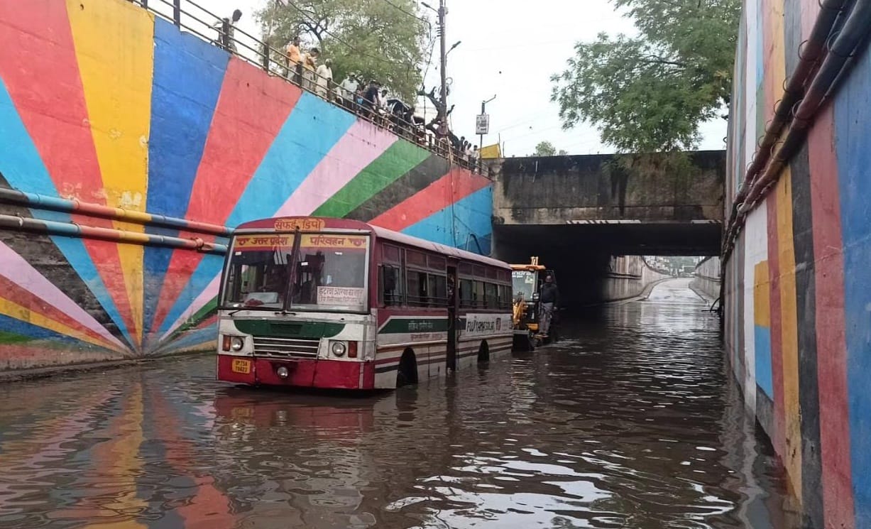 Waterlogging in Mainpuri under due to rain in Etawah, roadways bus stuck, people struggling with jam