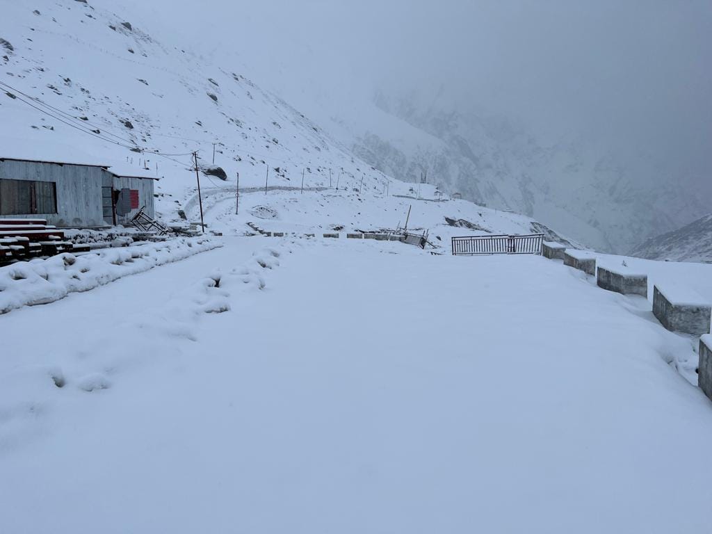 Uttarakhand Weather Heavy Snowfall in Badrinath Kedarnath Beautiful Visuals