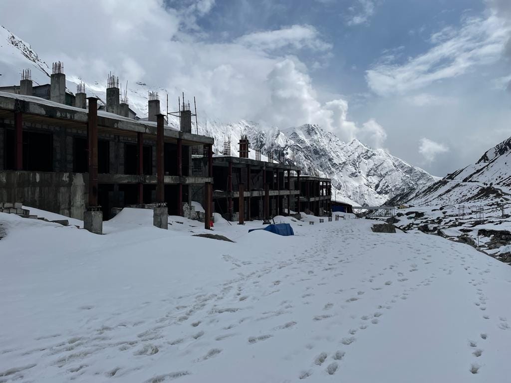 Uttarakhand Weather Heavy Snowfall in Badrinath Kedarnath Beautiful Visuals