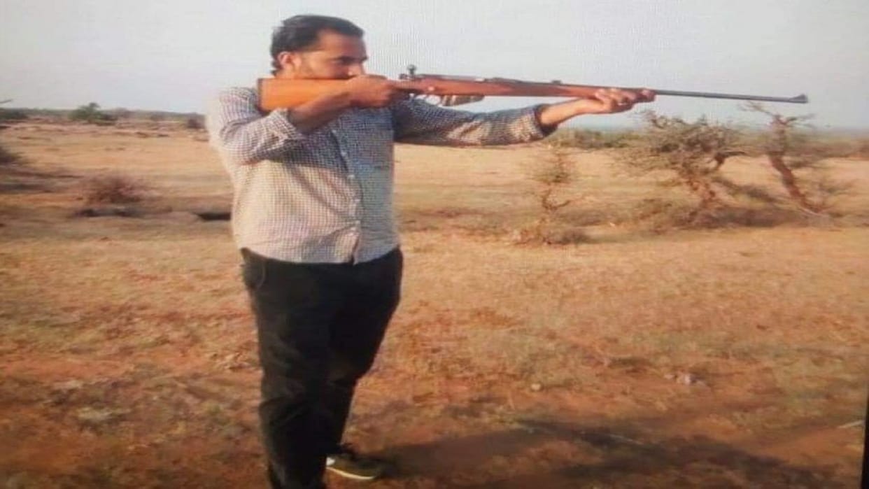 Poet's family used to use licensed weapons of close and relatives, photo viral