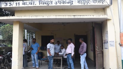 Four lakh people without electricity on the first day of strike