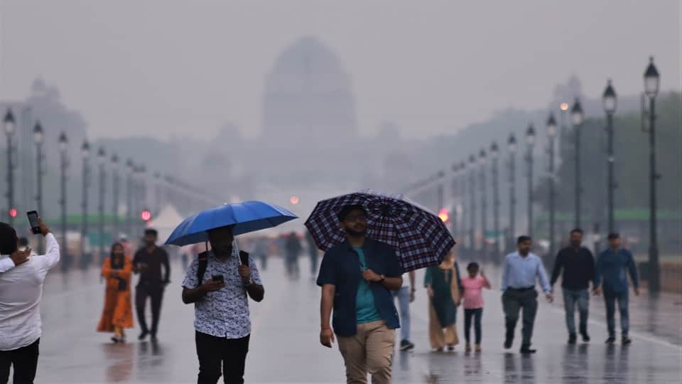 Hail fell with rain in Delhi-NCR temperature dropped by five degrees weather will remain like this till 21 mar