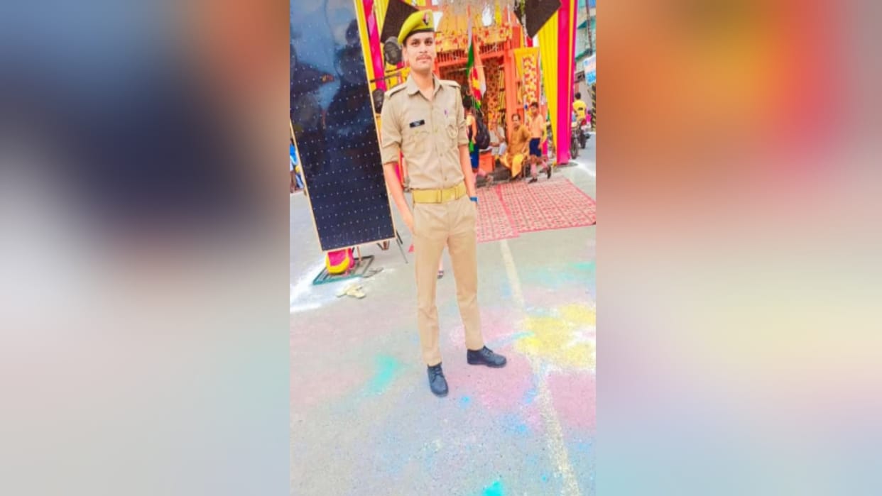 Muzaffarnagar News: Constable Kashi was cremated in a sad atmosphere