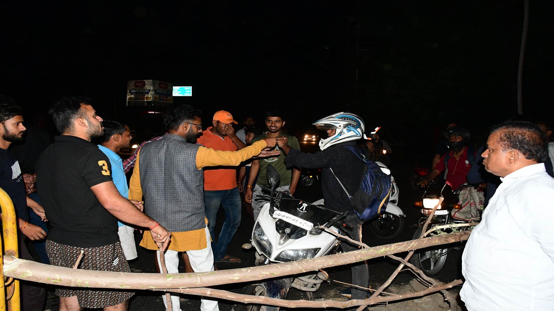 Electricity strike: 91 sub-stations closed in 141, people on the road amid power-water crisis