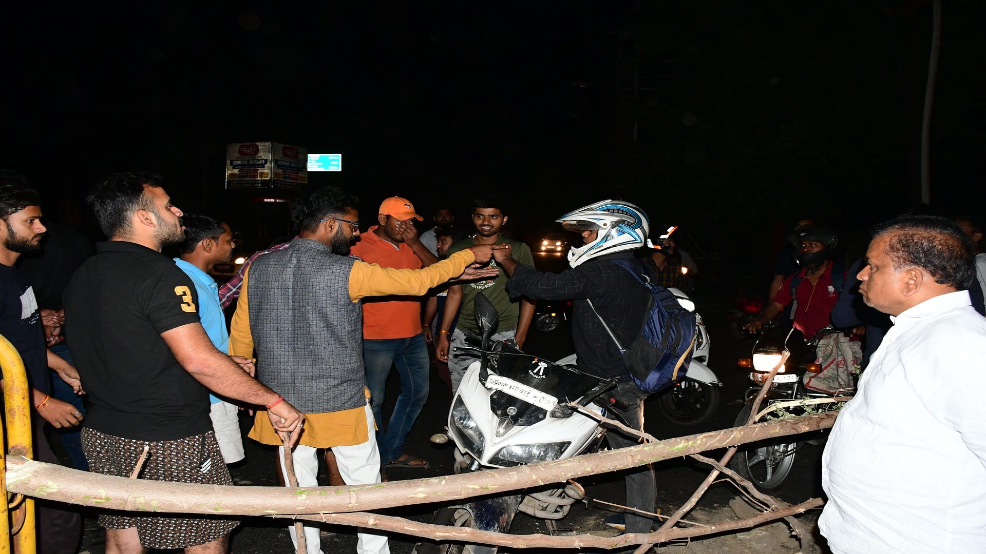 Electricity strike: 91 sub-stations closed in 141, people on the road amid power-water crisis