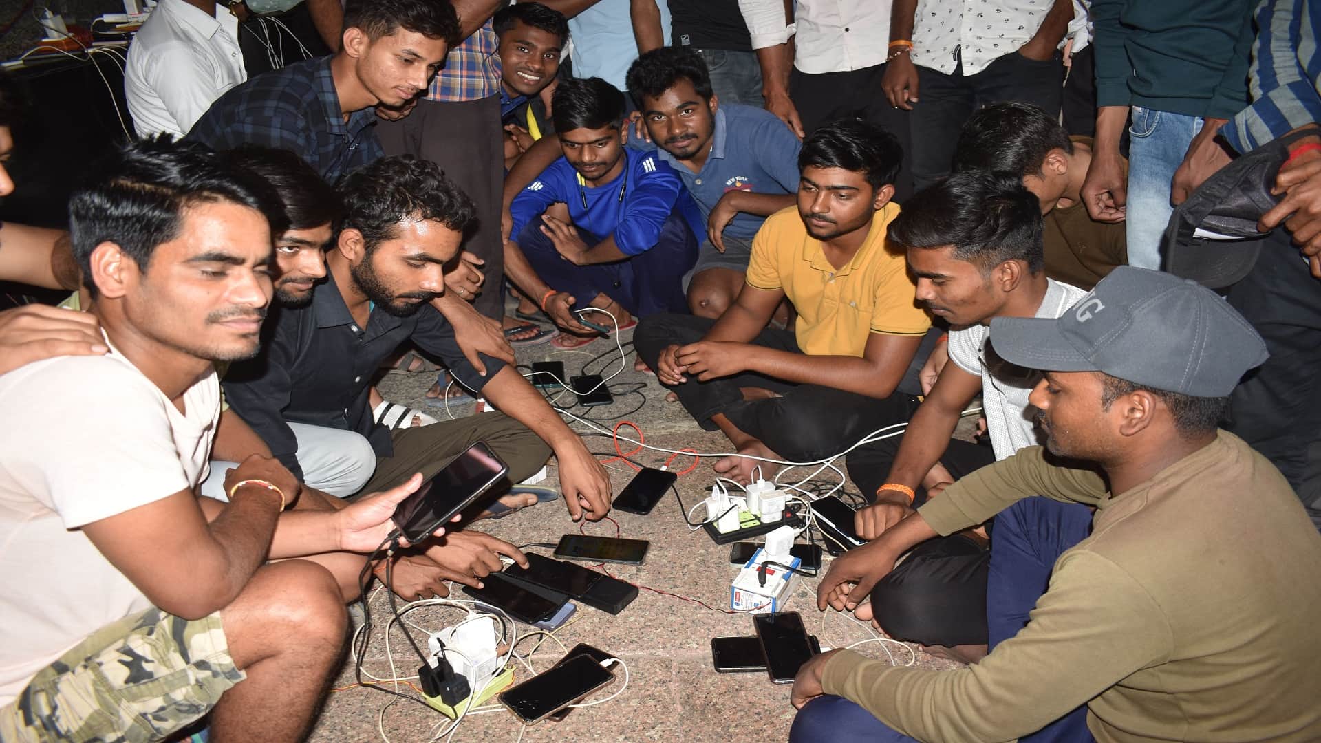 Electricity strike: 91 sub-stations closed in 141, people on the road amid power-water crisis