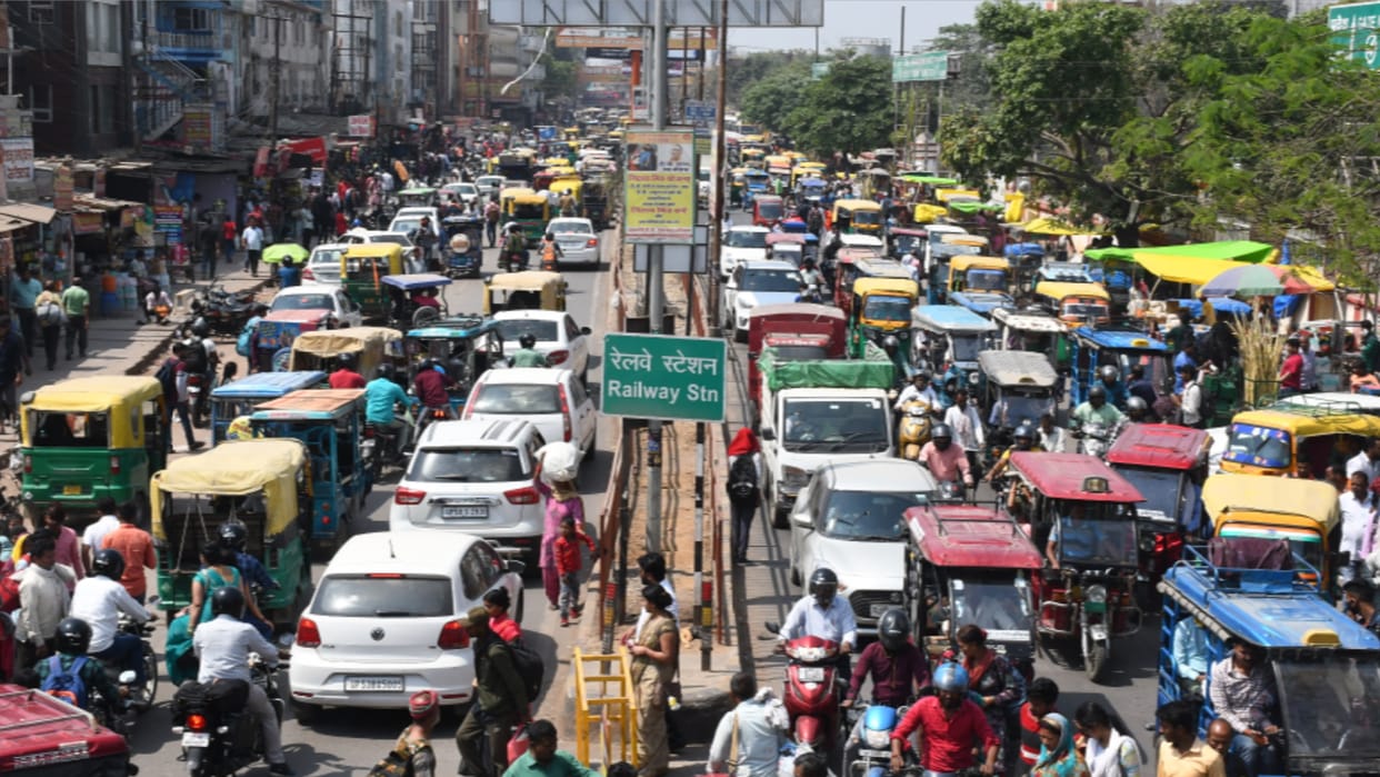 Gorakhpur city road very wide but traffic jam permanent