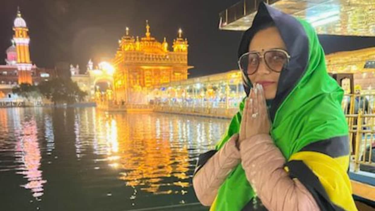 rani mukerji visits golden temple in amritsar to seek blessings after film mrs chatterjee vs norway release