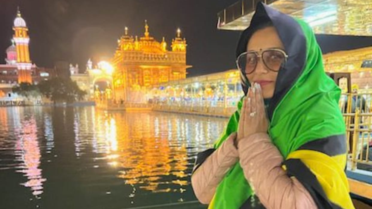 rani mukerji visits golden temple in amritsar to seek blessings after film mrs chatterjee vs norway release