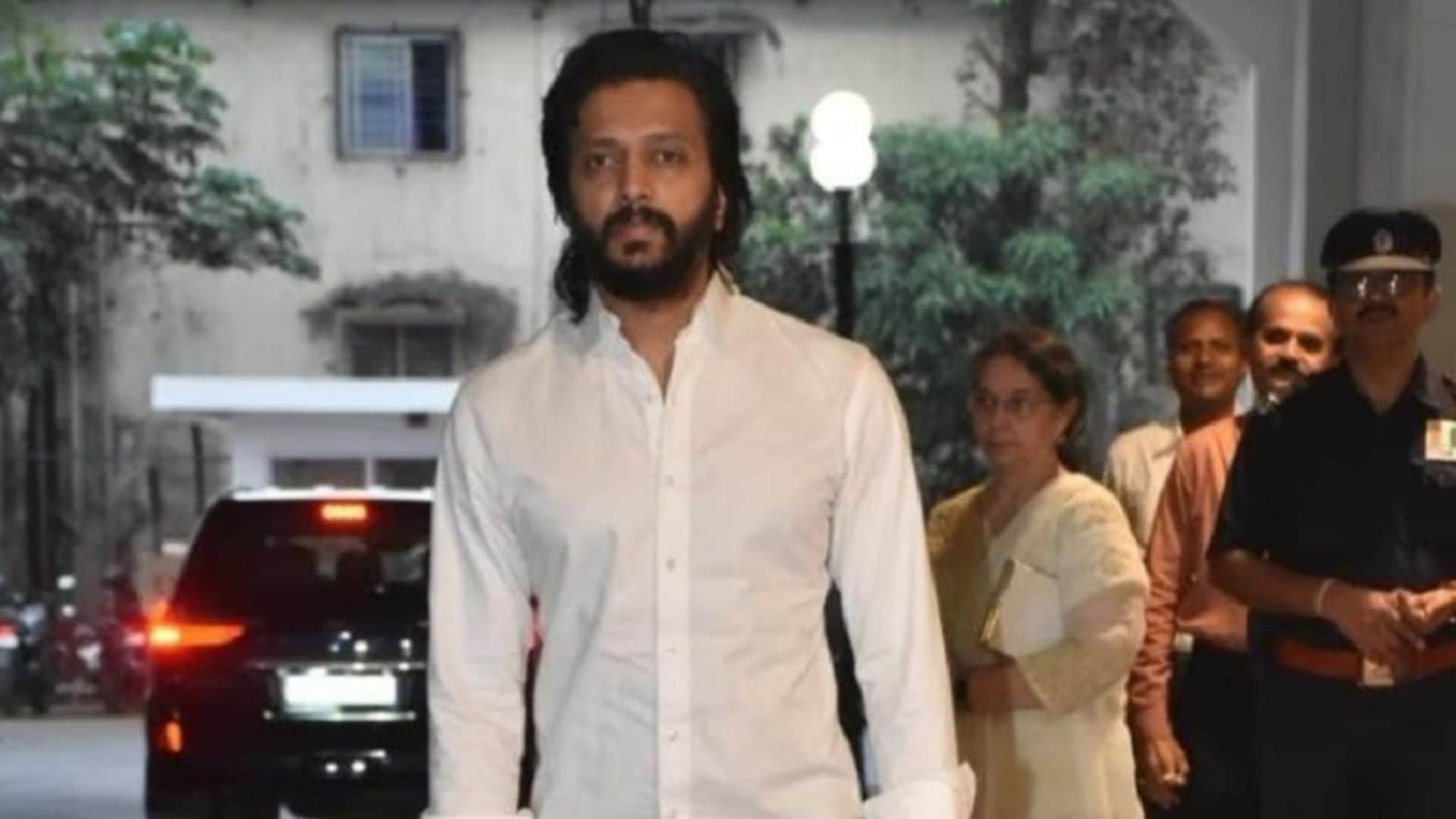 Madhuri dixit mother Snehlata Dixit Prayer Meet Jackie Shroff Vidya Balan Siddharth Roy Johnny Lever reached
