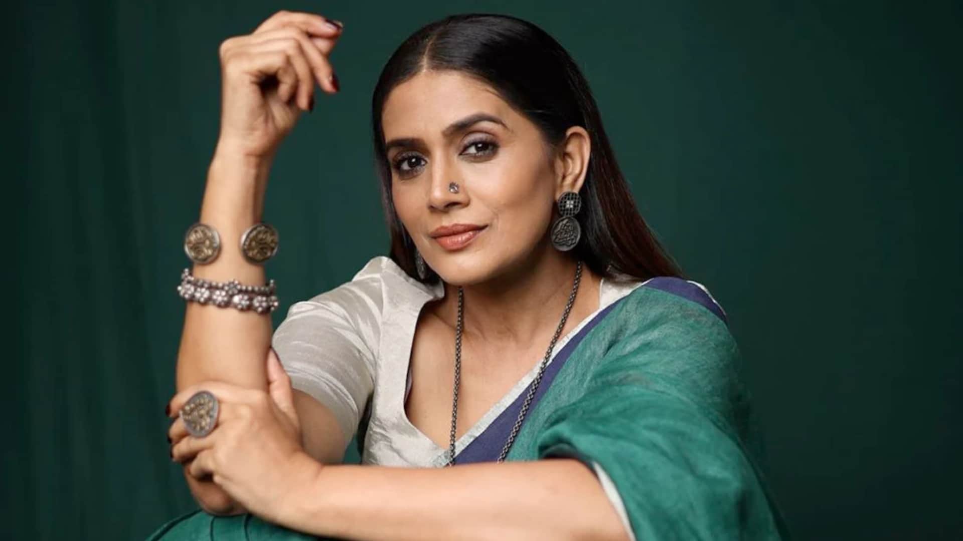 Actress Sonali Kulkarni says modern women in India are lazy Urfi Javed Reacted on Actress Statemenrt