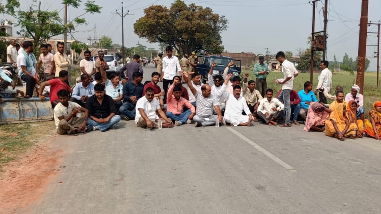 Villagers anger over electricity department in Siddharth Nagar after strike