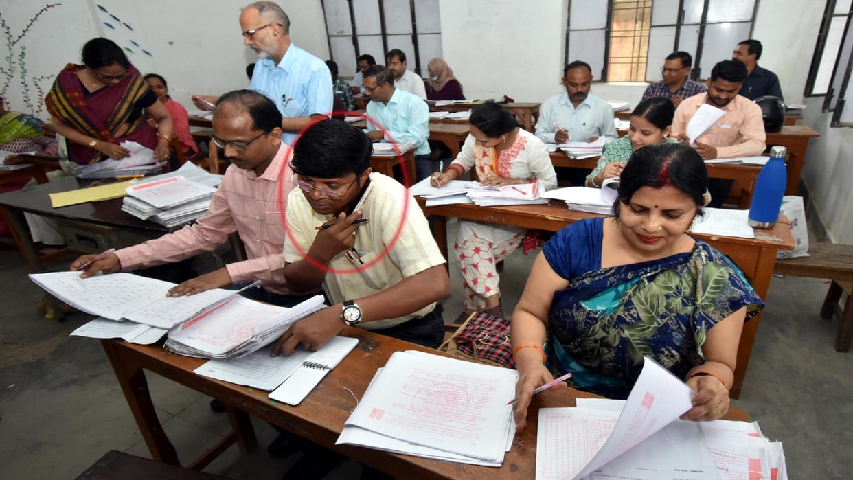 UP Board: 671597 copies of Inter and 456859 copies of High School will be examined at the centers
