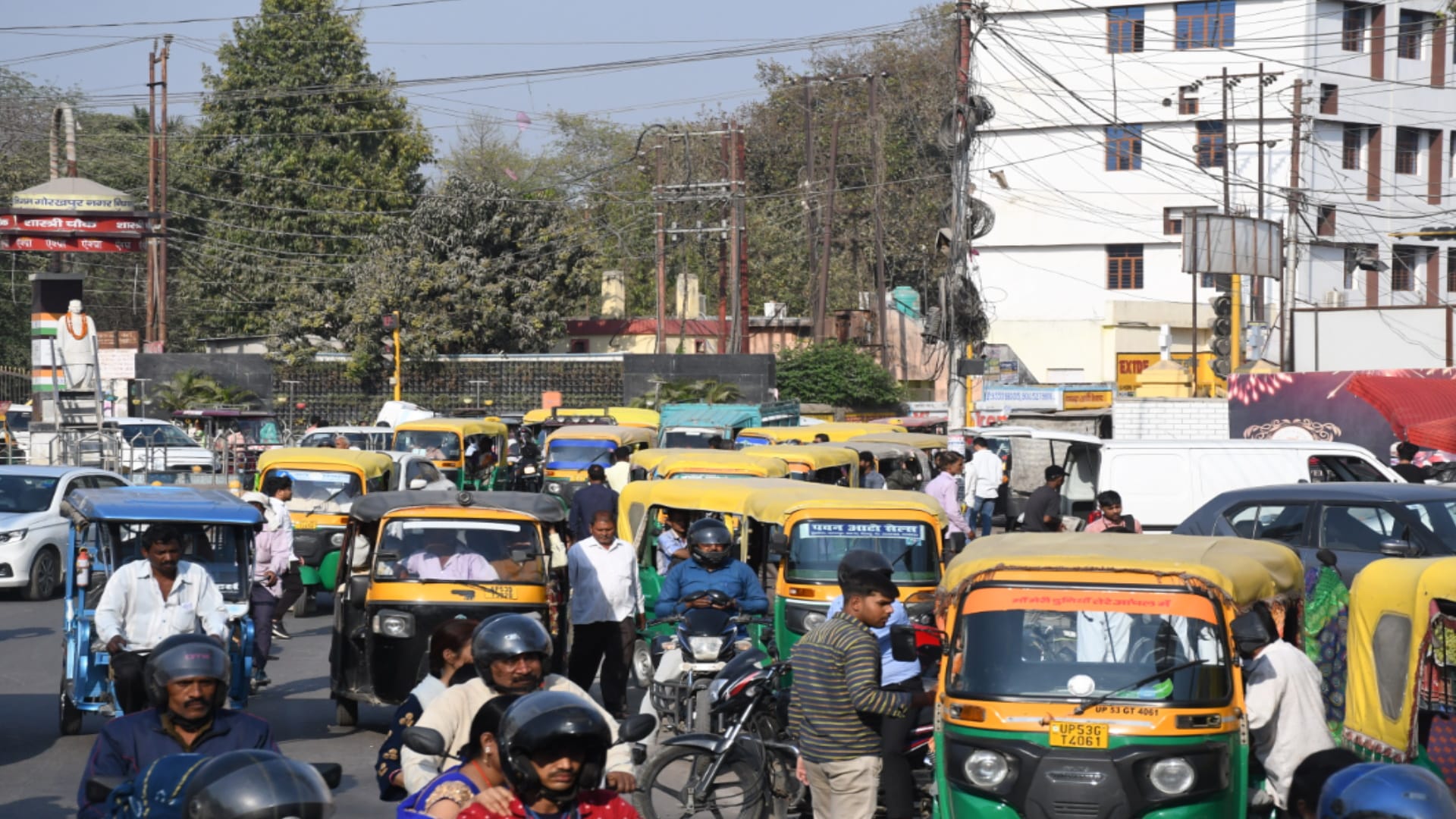 Gorakhpur city road very wide but traffic jam permanent