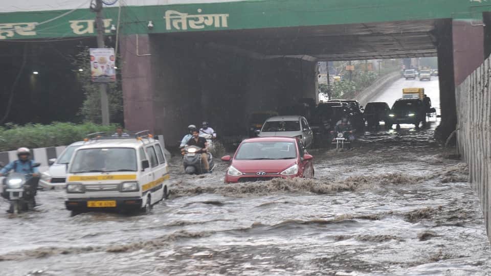 Hail fell with rain in Delhi-NCR temperature dropped by five degrees weather will remain like this till 21 mar