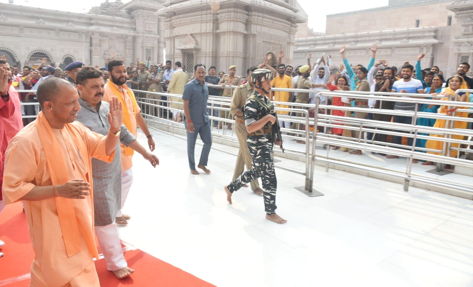 CM Yogi reached Kashi Vishwanath Dham, worshiped and took blessings of Baba