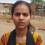 दमोह में कुछ घंटों पहले पिता की मौत होने के बाद भी परीक्षा देने पहुंची बेटी।