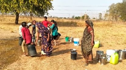 Electricity missing for 20 hours in Mirzapur, people wandering for water, there was an outcry