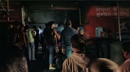 MP News: ऑटो पार्ट्स की दुकान में लगी आग, लाखों का सामान जल कर खाक, आगजनी के कारणों का नहीं चल सका पता ऑटो पार्ट्स की दुकान में आग