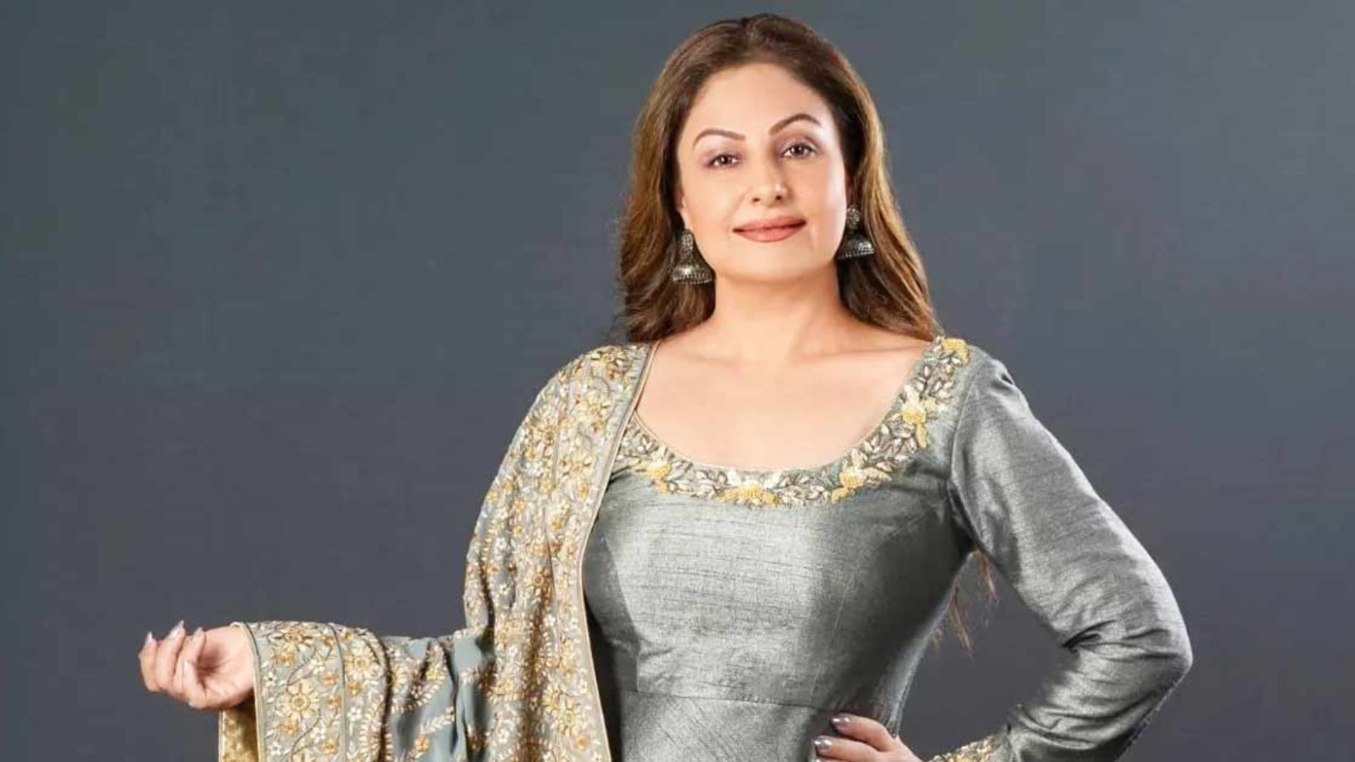 Happy Family Conditions Apply Actress Ayesha Jhulka Talk About Manisha koirala dismiss report of Fight
