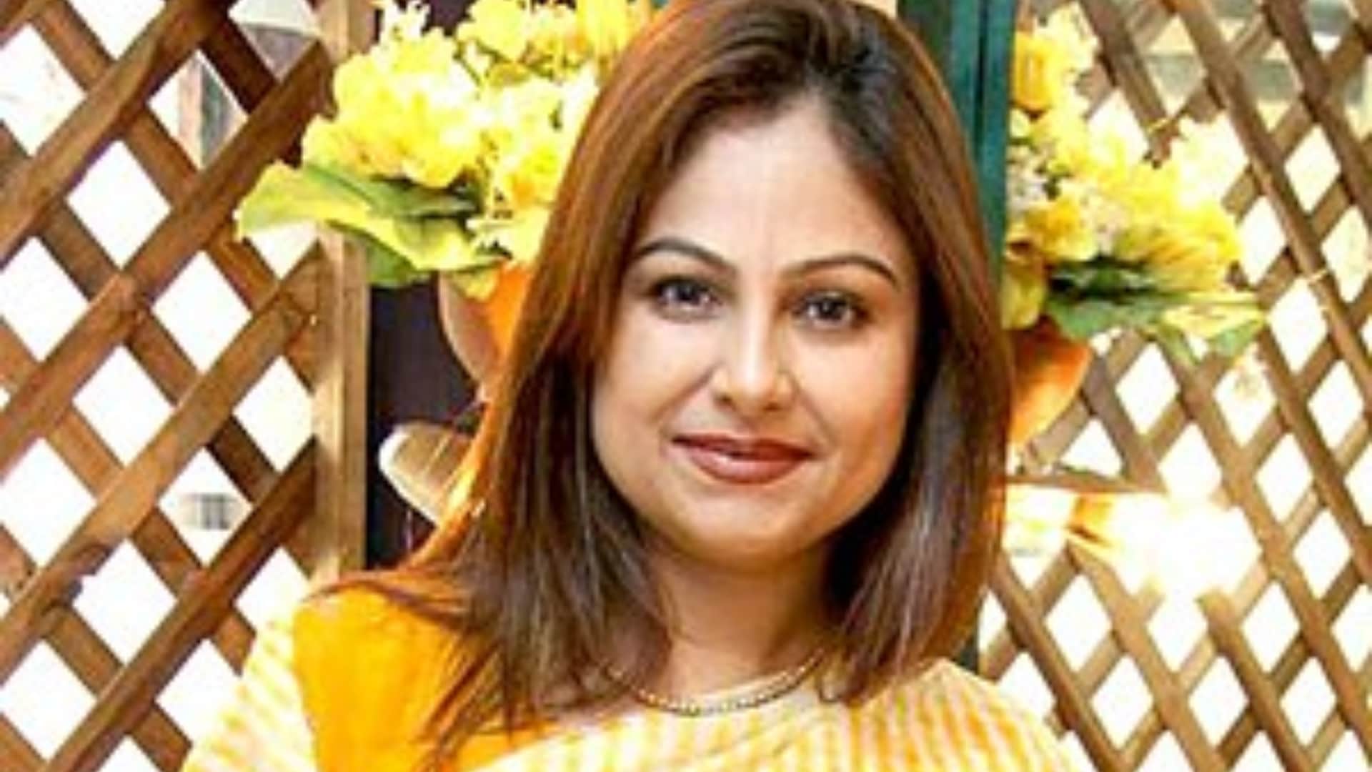Happy Family Conditions Apply Actress Ayesha Jhulka Talk About Manisha koirala dismiss report of Fight