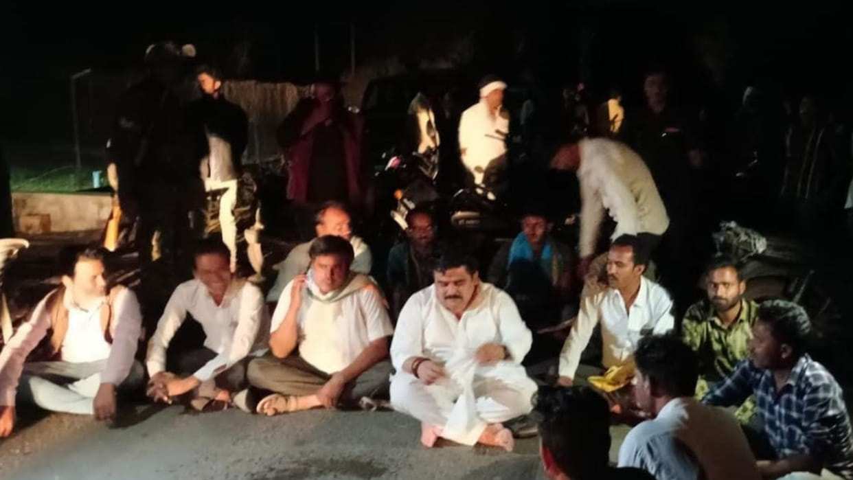 Electricity Crisis in MP: Congress MLA Neeraj Dixit Protest Due to Power Cut in Chhatarpur News in Hindi