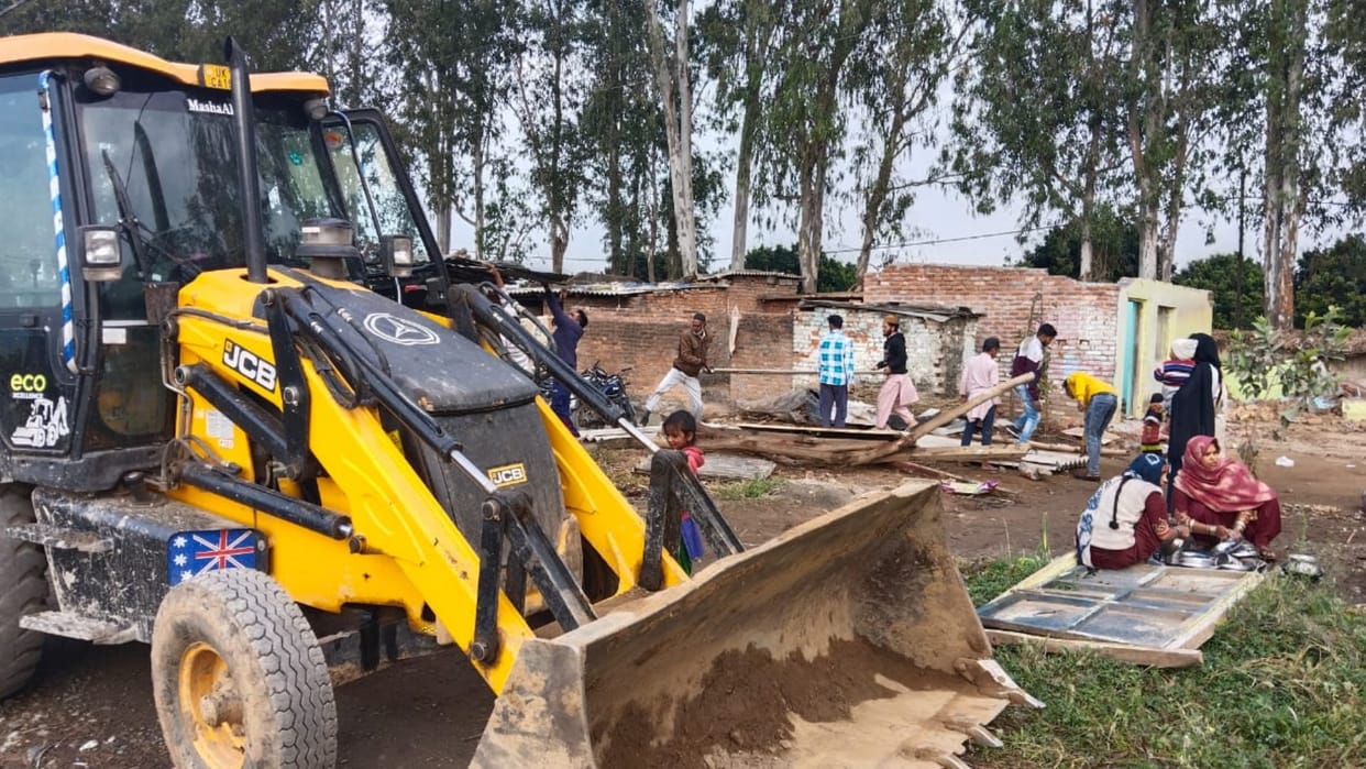 Encroachment in Vikasnagar bulldozers run on illegal occupations heavy police force deployed Dehradun
