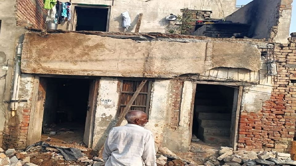 balcony of roof fell during marriage ceremony in village Khatkad of Jind