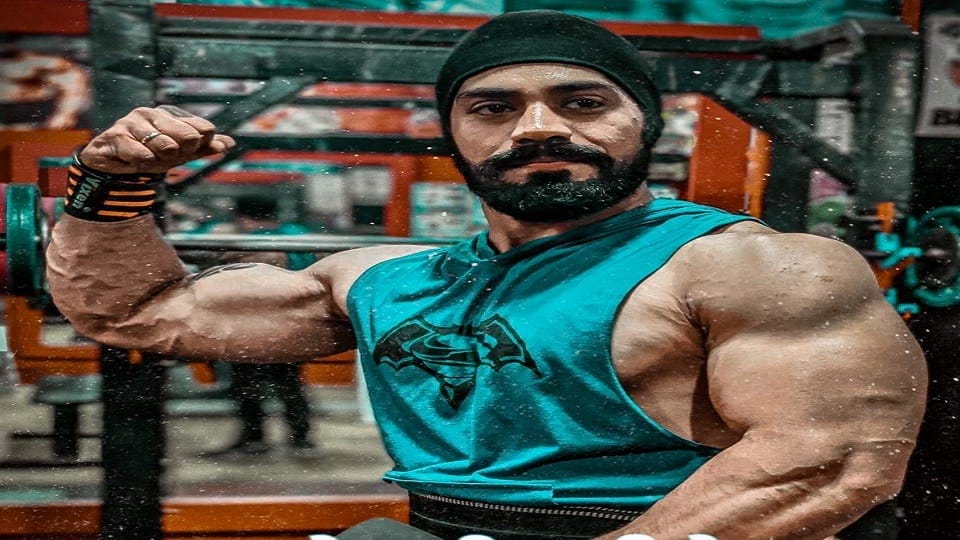 gym trainer died after vehicle collided with car on Mohammadi-Lakhimpur road