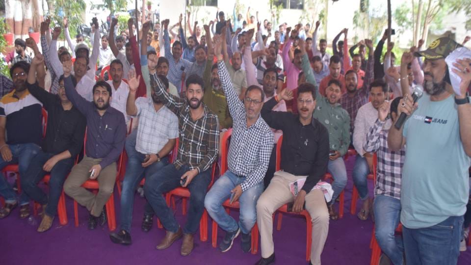 Hundreds of villages plunged into darkness for fifty hours due to strike of electricity workers in Agra