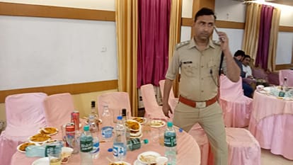 police raid in liquor dance party in hotel in jaunpur  24 people including four girls detained