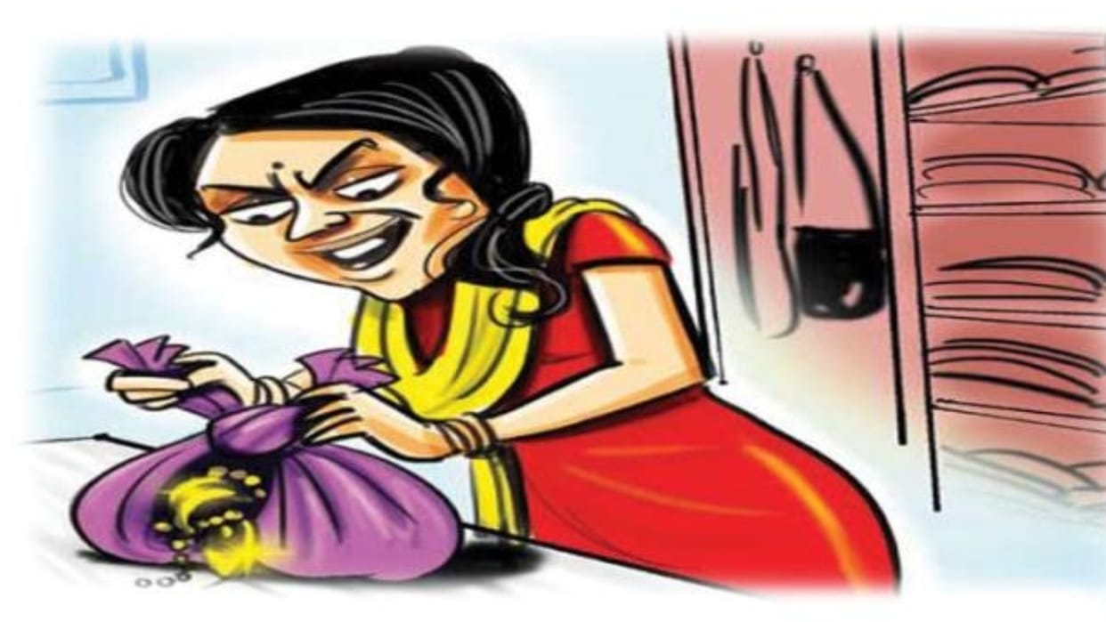 Female thief shows sleight of hand in bank, steals Rs 50,000 from petrol pump manager