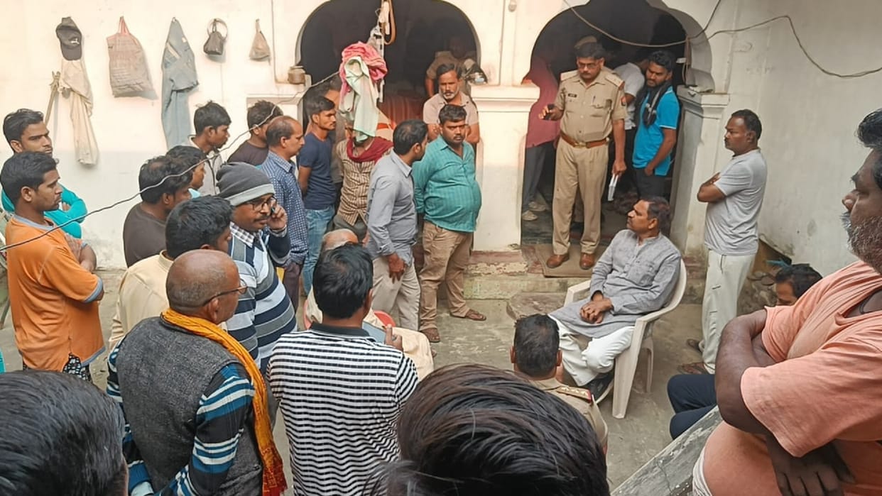 Dead body of a young man found hanging inside room in Maharajganj