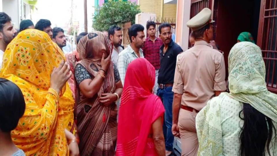 Live video of teacher death has surfaced in Kasganj she opened packet and consumed poison pills