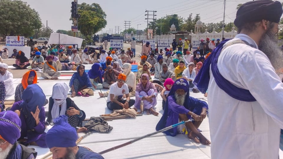 Protest of Amritpal Singh supporters continues in Mohali