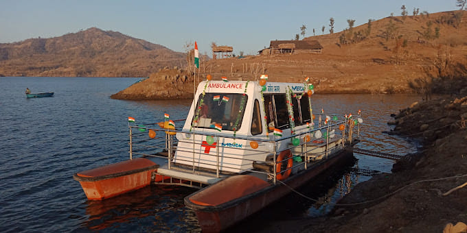 Ambulance will run in Narmada river, doctors will be posted full time