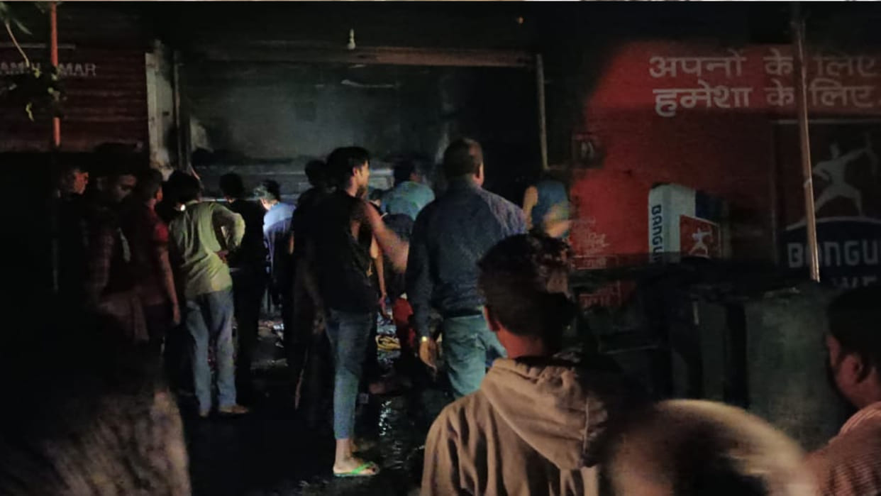 Fire Breaks Out In Auto Parts Shop In Umaria Madhya Pradesh News in Hindi