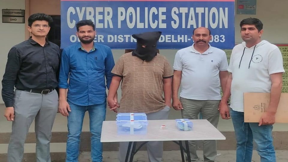 Thug duped people of crores of rupees through an app in Delhi