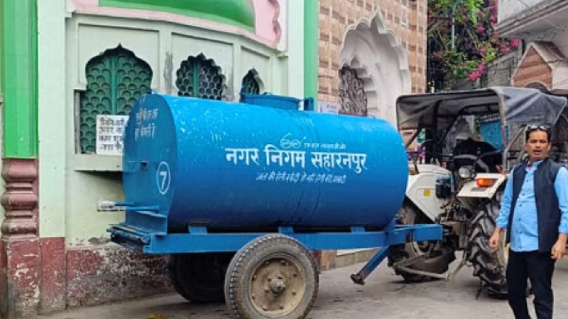 Electric workers strike in western UP: cities and villages immersed in darkness, water shortage
