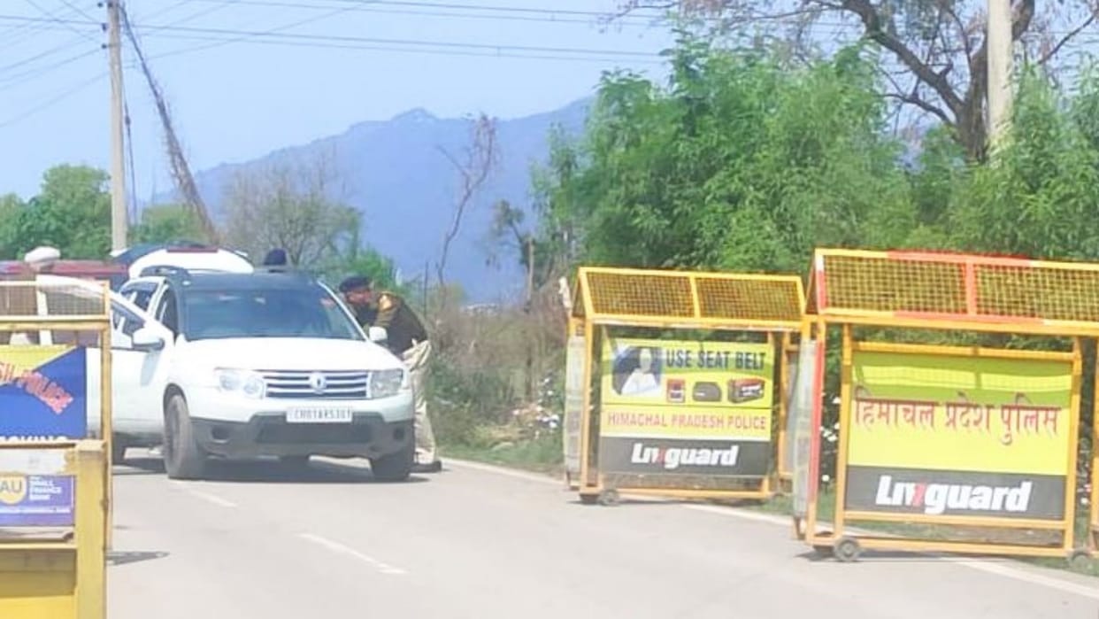 himachal police alert at punjab border vehicles checking by police