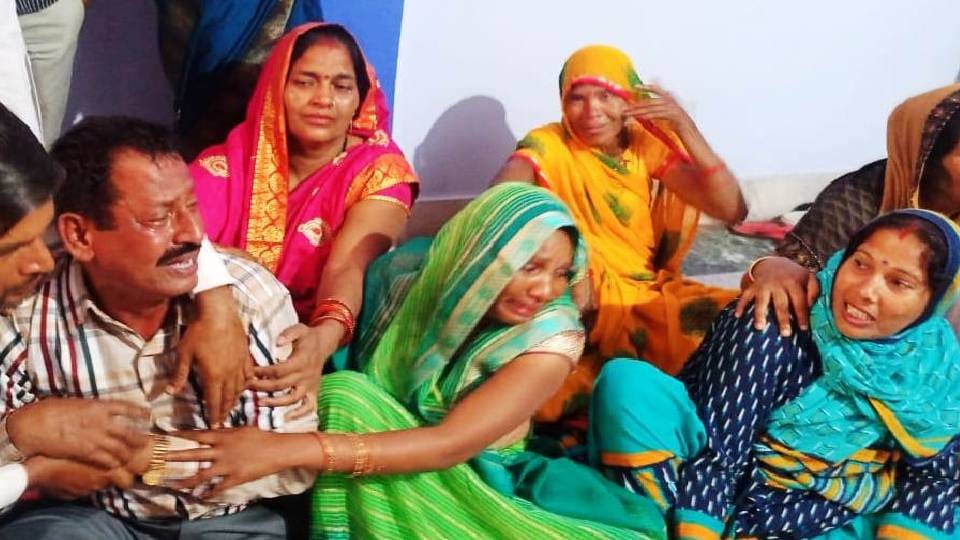 Live video of teacher death has surfaced in Kasganj she opened packet and consumed poison pills