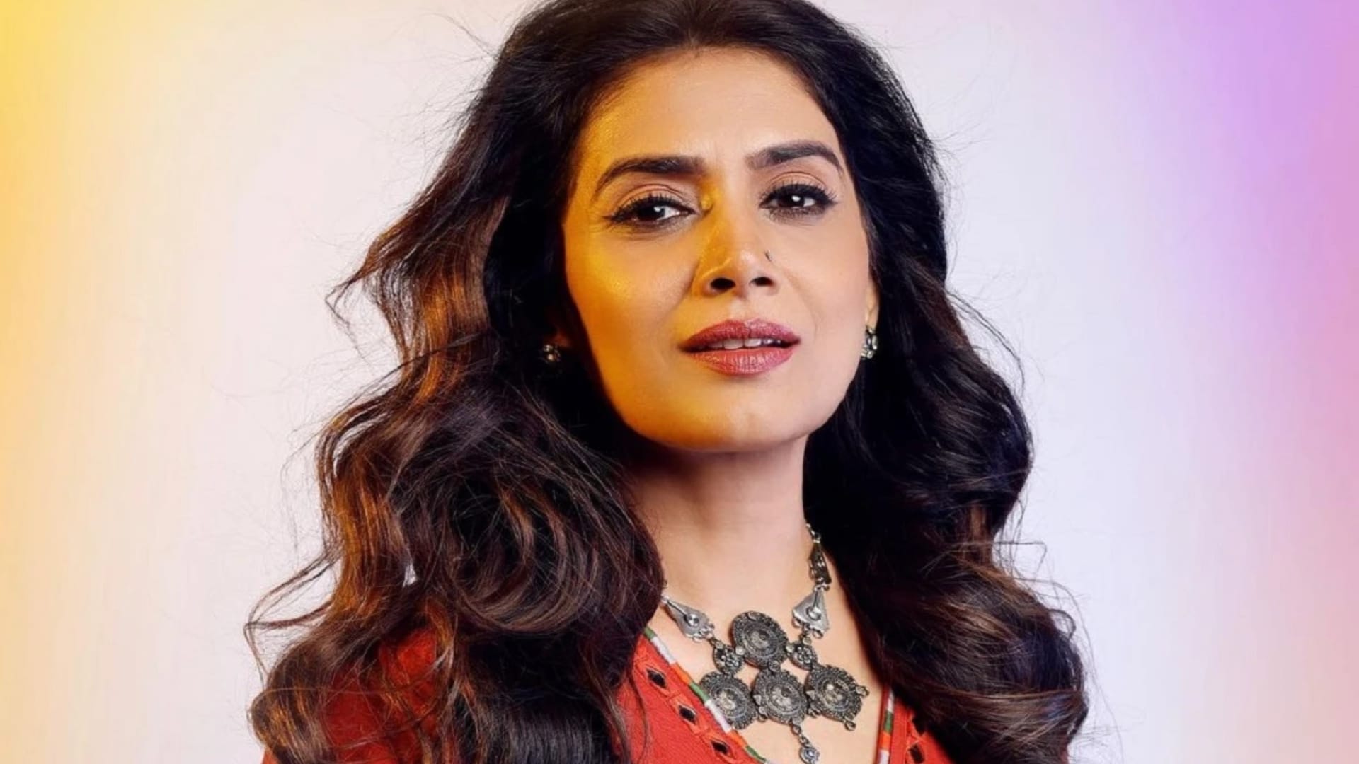 sonali kulkarni gets massive support from social media users after apologised for her women are lazy remark