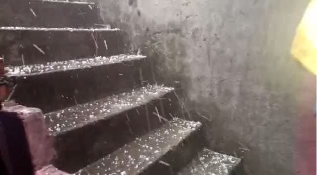 Sonbhadra mein barish aur Olavrishti Hail accompanied by heavy rain farmers in trouble