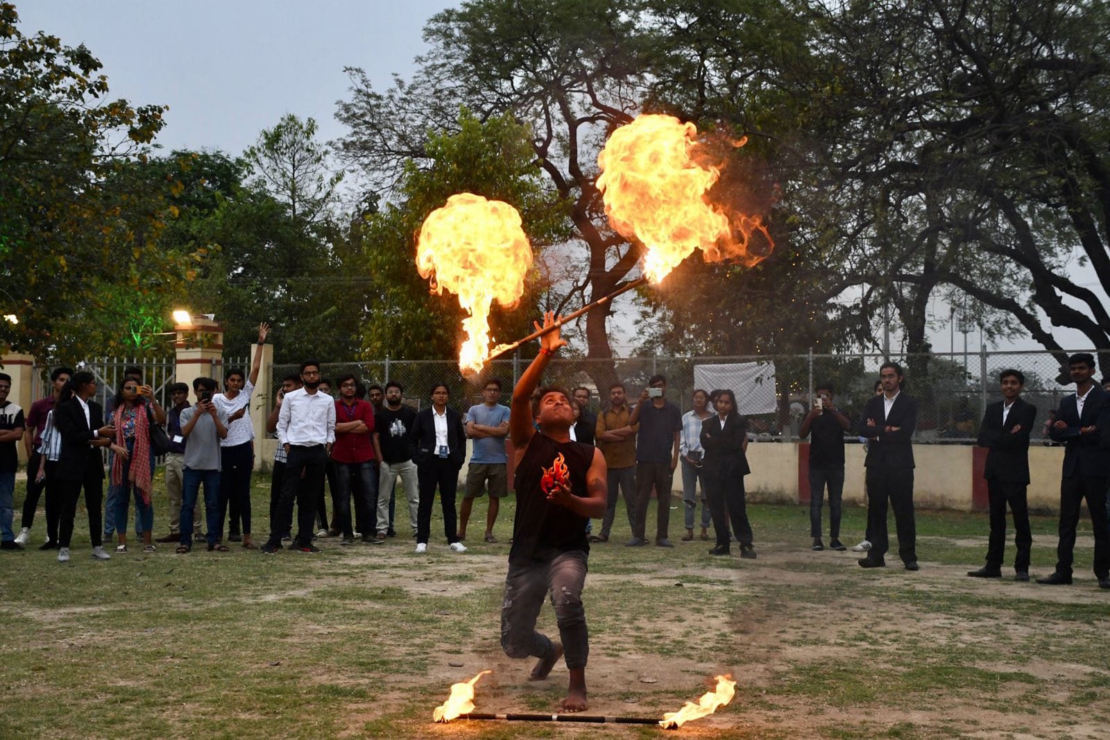 IIT BHU TechNex  Kashi Fire Warriors surprised people youth danced in musical laser show