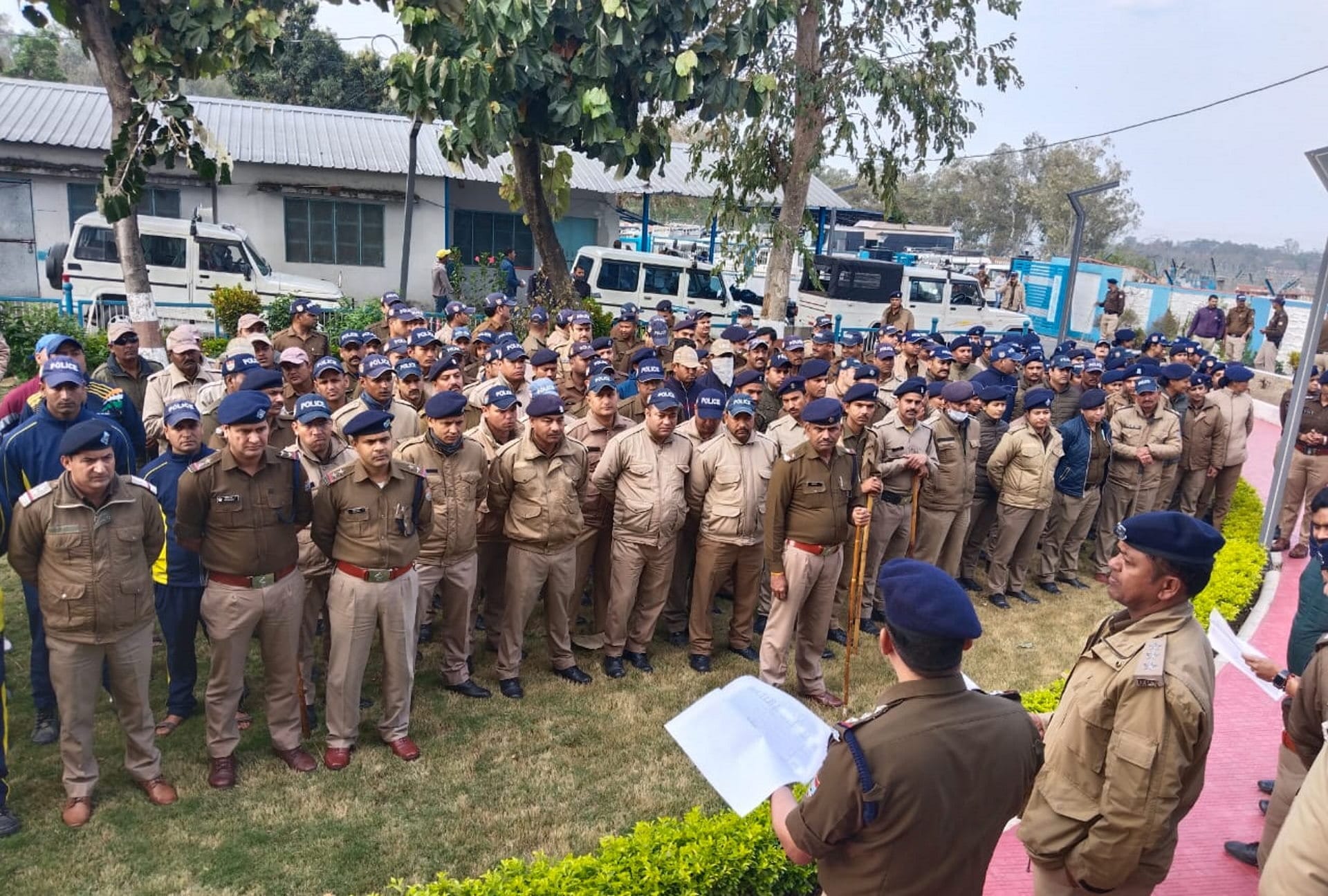 Encroachment in Vikasnagar bulldozers run on illegal occupations heavy police force deployed Dehradun