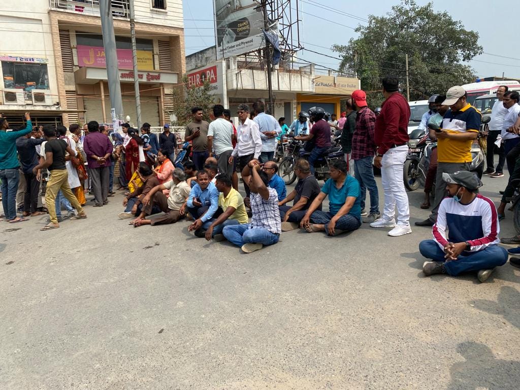 Power cut in up Outcry due to electricity workers strike People begging for water in Varanasi